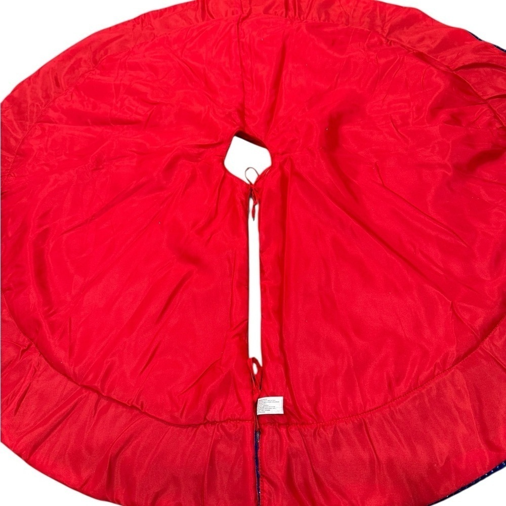 Velvet Christmas Tree Skirt With Santa and Toys Sparkly Blue Trim 42 inch - Picture 4 of 6
